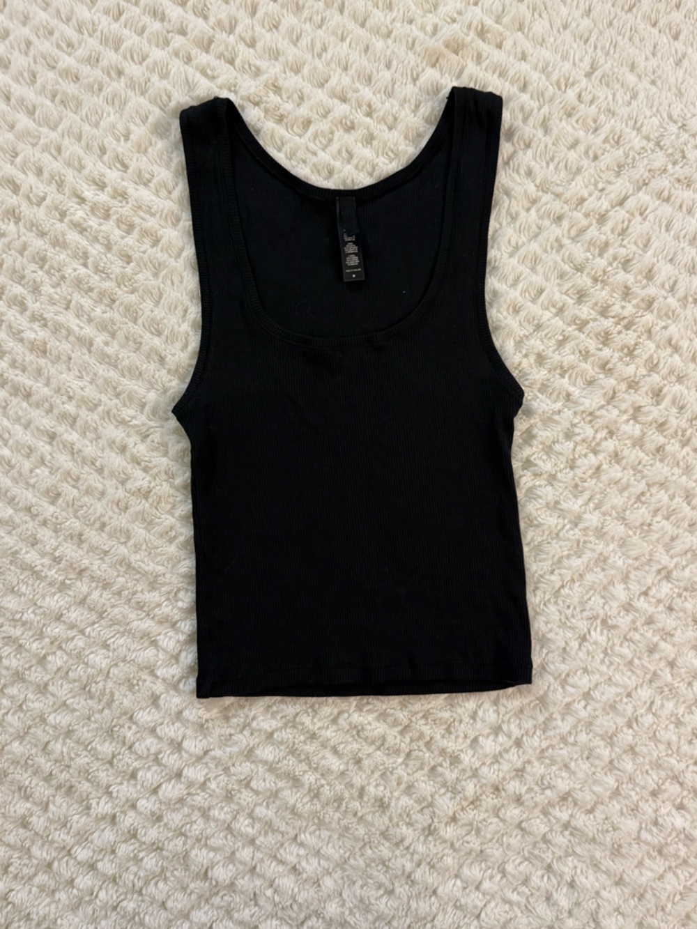 SKIMS Fits Everybody Cotton Rib Tank - Size M, Black - Picture 4 of 4
